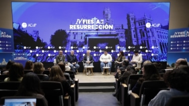 Boney M. y Gipsy Kings se 'cuelan' en la Fiesta de la Resurrección de Hakuna tras la Semana Santa de Rosalía en Madrid