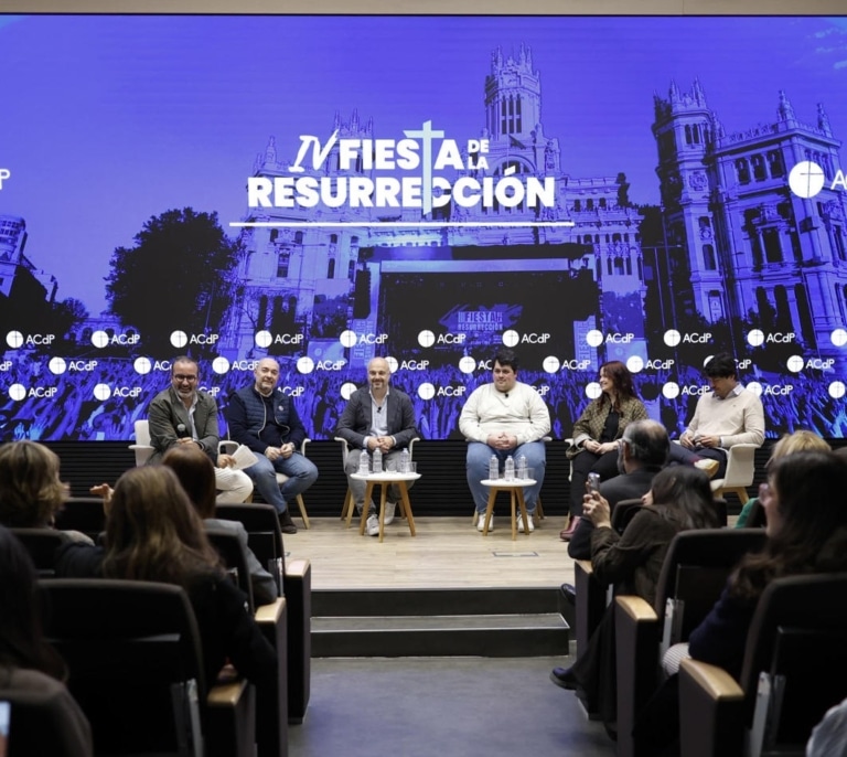 Boney M. y Gipsy Kings se 'cuelan' en la Fiesta de la Resurrección de Hakuna tras la Semana Santa de Rosalía en Madrid