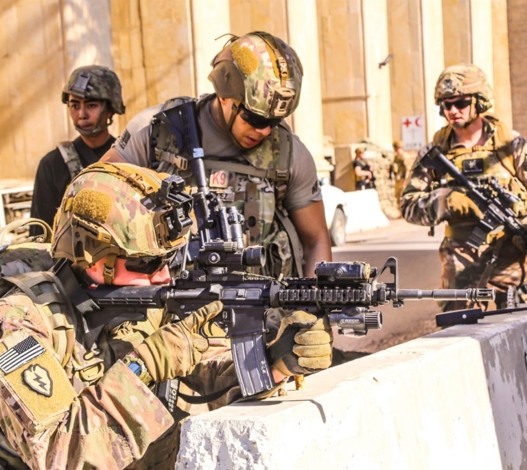 El Pentágono se prepara para "semanas" de operaciones terrestres en Irán mientras los hutíes vuelven a atacar Israel