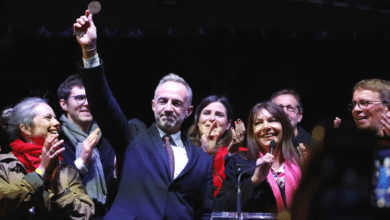 Los socialistas retienen las alcaldías de París y Marsella pero fracasan sus candidaturas conjuntas con la extrema izquierda de Mélenchon