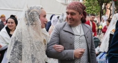 Pérez Llorca participa en la 'Ofrena de flors a la Mare de Déu dels Desemparats'