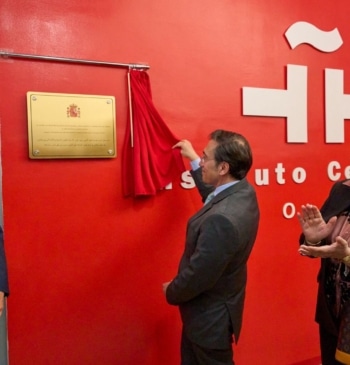Albares ‘inaugura’ la sede del Instituto Cervantes de Orán tras cinco años [...]