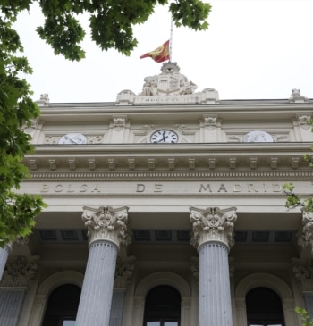 El Ibex 35 pierde un 4,55% y todas las ganancias del año [...]