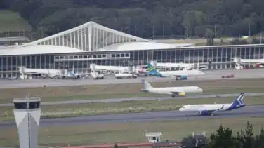 Sánchez accede a que Euskadi participe en el diseño de rutas e inversiones de los tres aeropuertos vascos