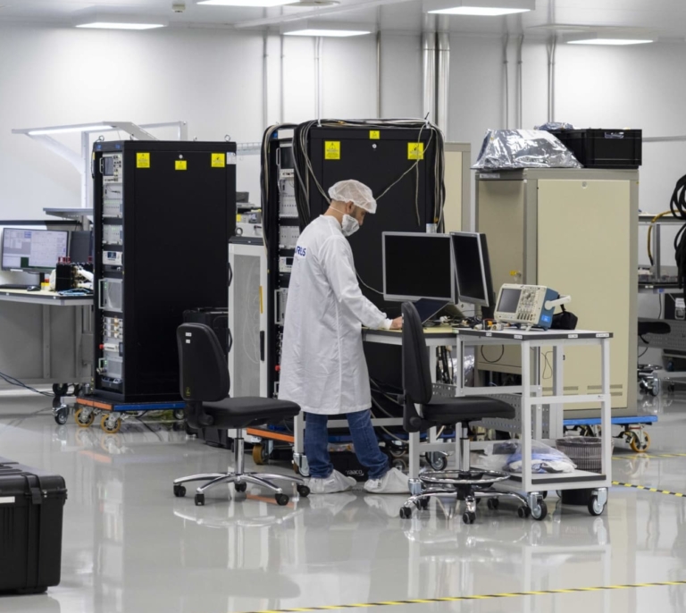 Una mañana en los fogones de Airbus que mantendrán con vida a los astronautas de Artemis II de la NASA