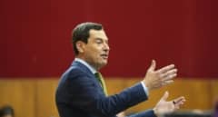 Juanma Moreno critica a la izquierda por el "esperpento" del No a la guerra: "No a la demagogia"