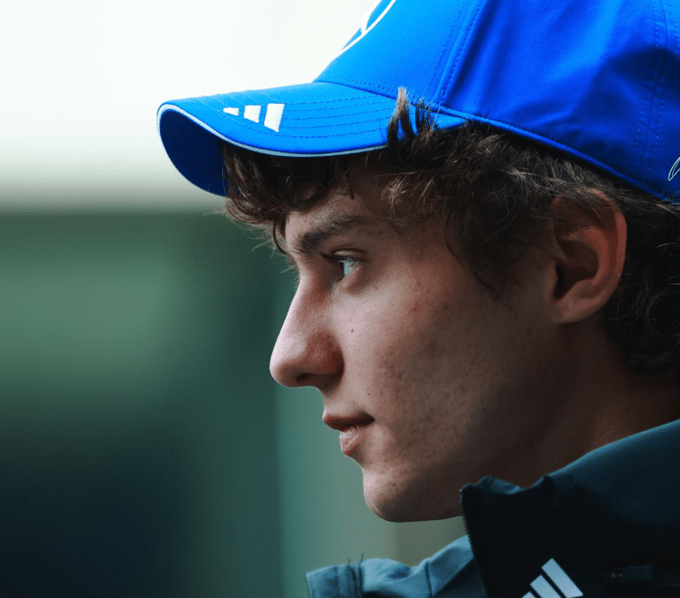 Quien es Kimi Antonelli, el italiano de 19 años que sustituyó a Lewis Hamilton en Mercedes y ha hecho historia ganando el Gran Premio de China