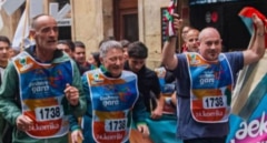 Tres expresos de ETA abren la carrera por el euskera a su paso por el centro de San Sebastián