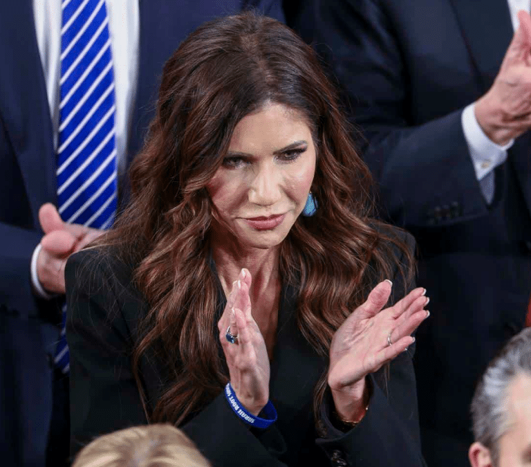 Donald Trump destituye a la secretaria de Seguridad Nacional Kristi Noem