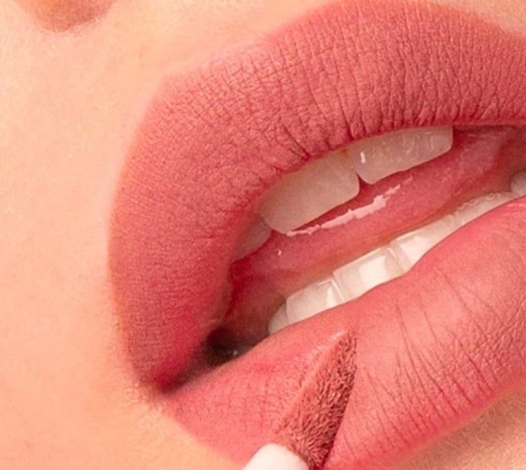 El labial de 3INA que está a punto de desaparecer: hidrata, dura 12 horas y sienta bien a todas las pieles