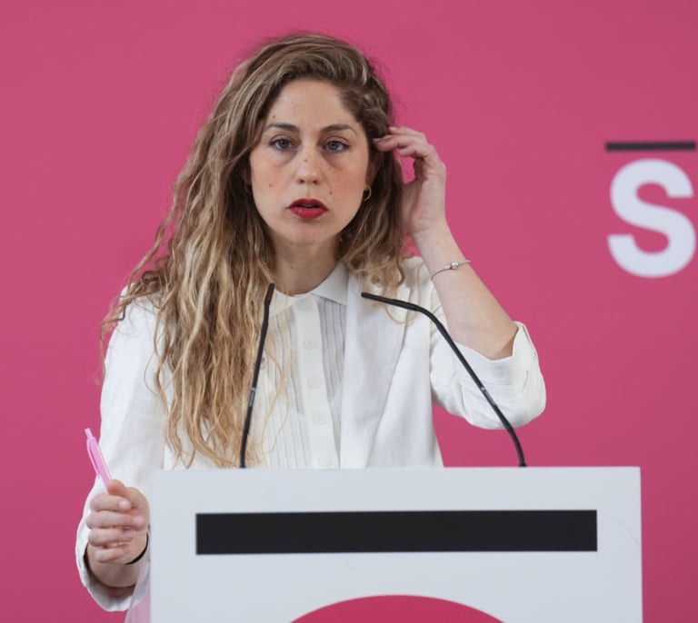 Sumar critica los "giros a la derecha" del PSOE por las rebajas fiscales del plan anticrisis