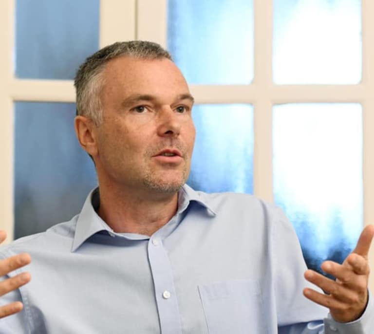 "La UE quiere poner fin al sistema corrupto de Orbán, pero ya es tarde y no se puede hacer sin un cambio de poder en Hungría"