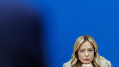 Feijóo se mira en el modelo de Meloni frente al "No a la guerra" de Sánchez