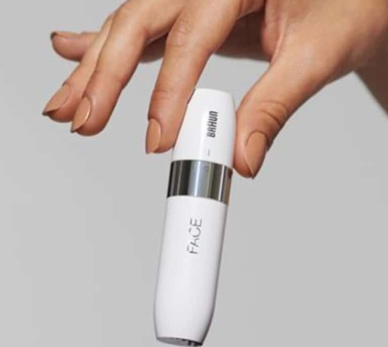 ¿Te salen granitos después de eliminar el vello? Prueba con esta mini depiladora Braun rebajada a menos de 25€