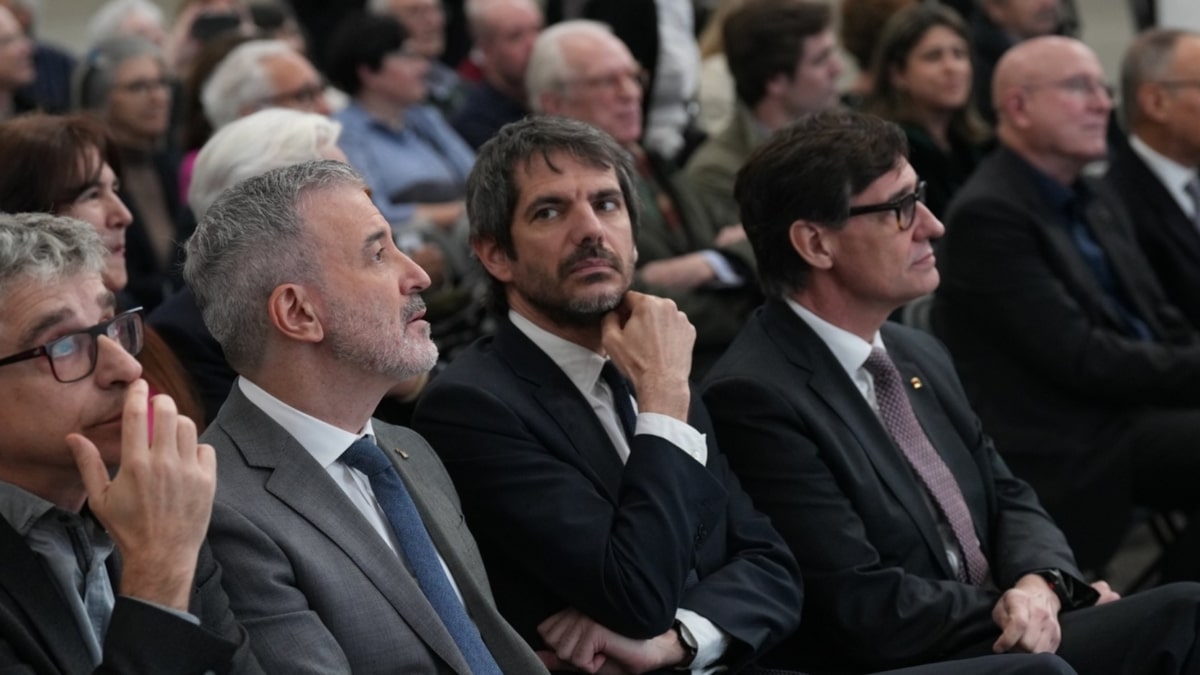 De derecha a izquierda, el presidente de la Generalitat, Salvador Illa, el ministro de Cultura, Ernest Urtasun, y el alcalde de Barcelona, Jaume Collboni, durante la presentación de la ampliación MNAC.