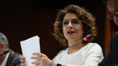 Montero garantiza la prórroga de los límites de ingresos en los módulos de los autónomos en su último día en el Gobierno