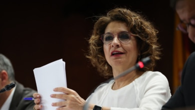 Montero garantiza la prórroga de los límites de ingresos en los módulos de los autónomos en su último día en el Gobierno