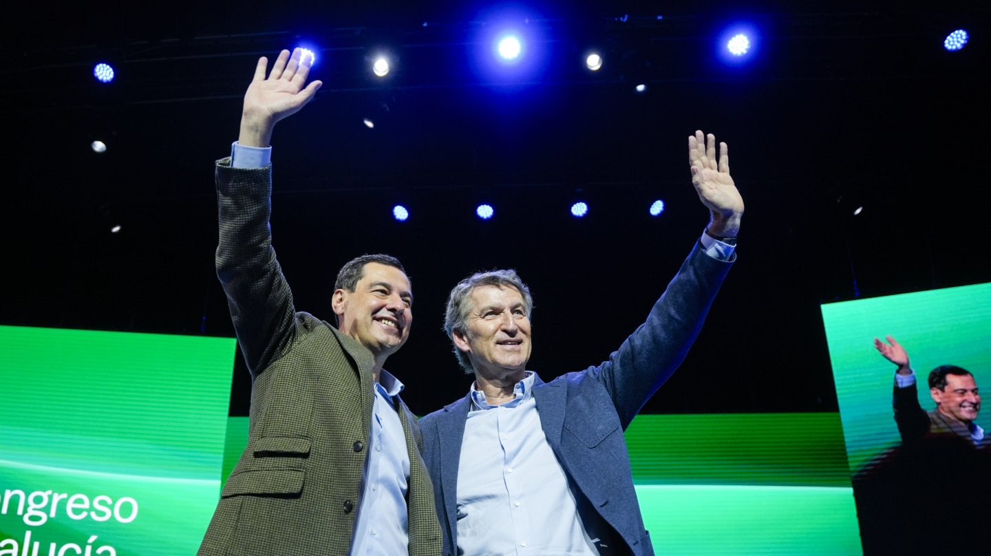 Manos libres de Moreno en campaña: presencia discreta de Feijóo y casi nula de otras baronías como Ayuso