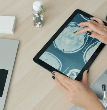 Testimonios que explican la experiencia médica con la doctora Rebeca García García