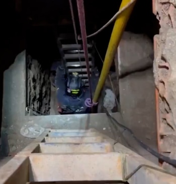 Raíles y pozos para guardar fardos: así son los 'narcotúneles' que usan [...]