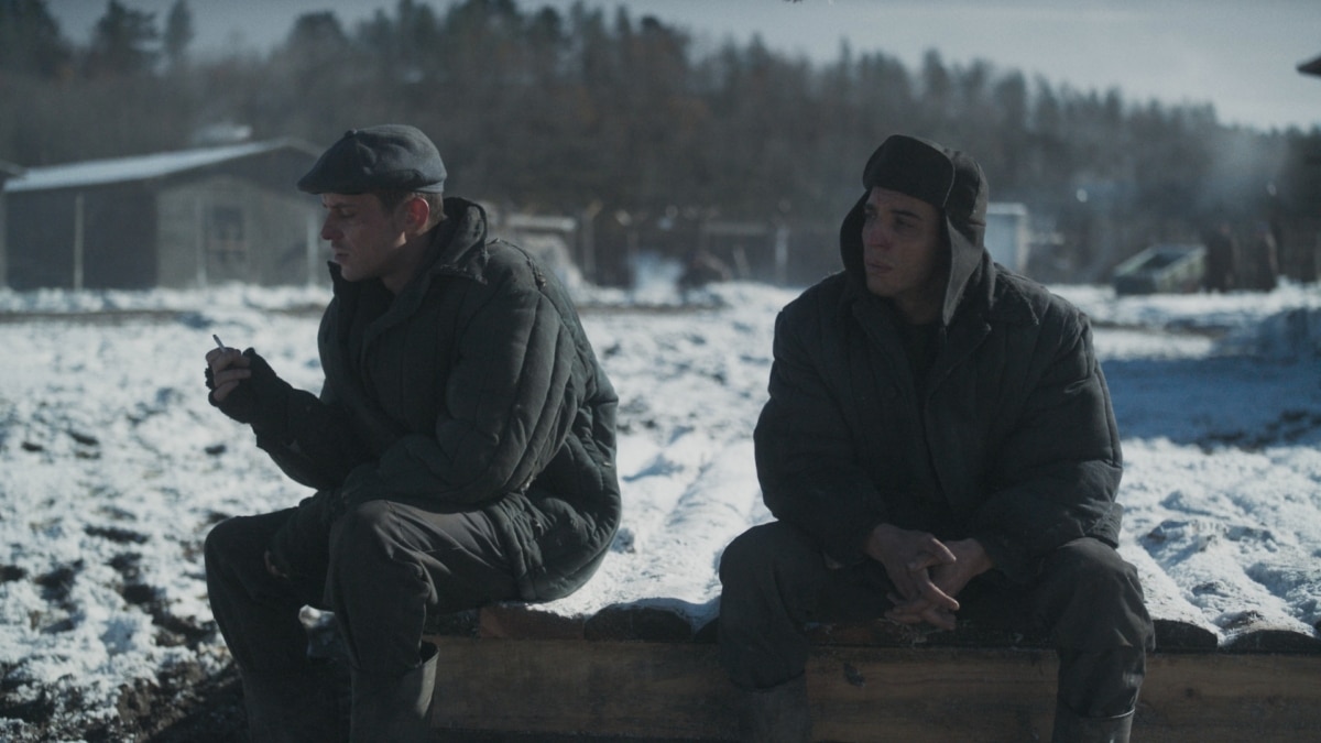 Netflix estrena hoy este drama histórico, basado en hechos reales, con Miguel Herrán y Arón Piper como cautivos en un gulag