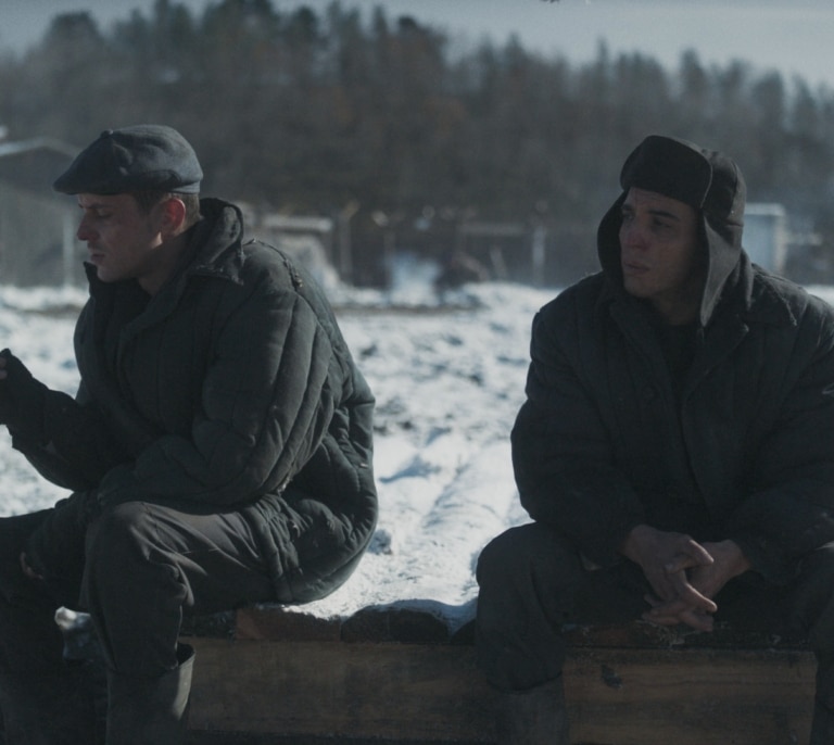 Netflix estrena hoy este drama histórico, basado en hechos reales, con Miguel Herrán y Arón Piper como cautivos en un gulag