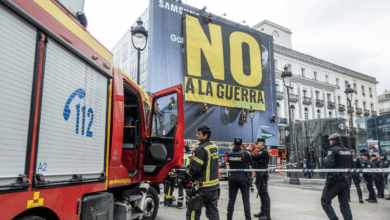 La Comunidad de Madrid responde a la lona de Greenpeace en Sol: “Nadie está a favor de la guerra, pero no podemos cerrar los ojos”