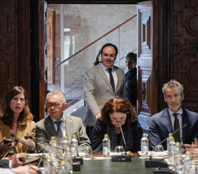 Pérez Llorca anuncia créditos por 100 millones y ayudas para autónomos para paliar el impacto de la guerra de Irán