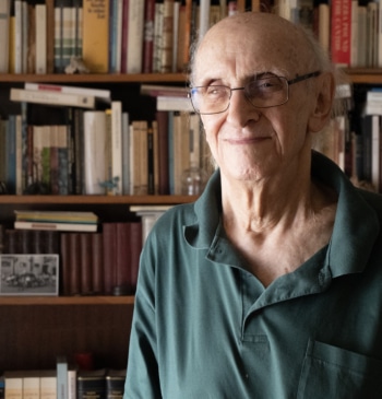 Márkaris, maestro de la novela negra europea a los 89 años: “Vamos [...]