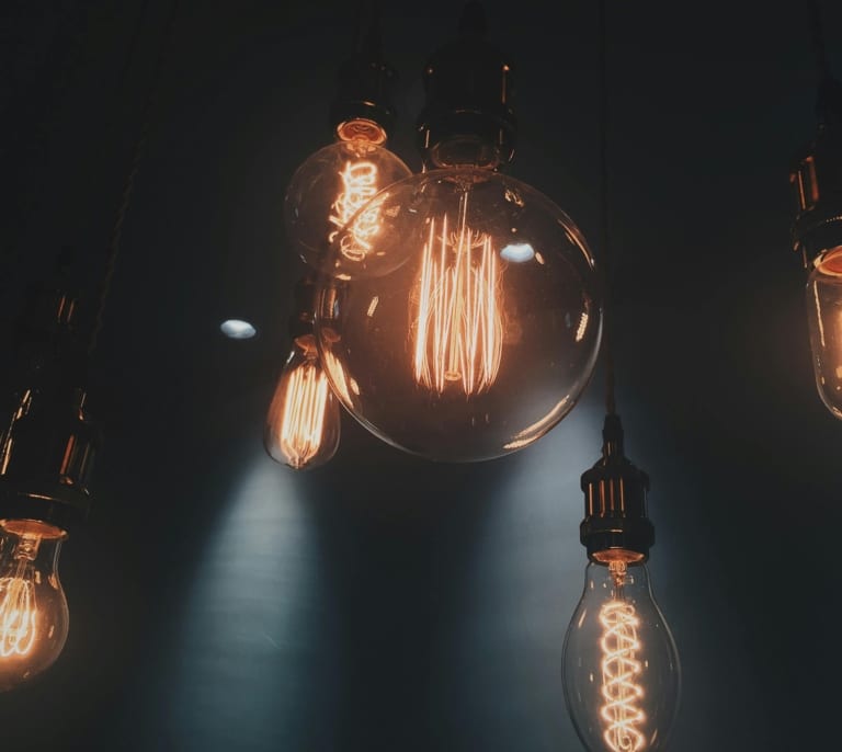 Precio de la luz hoy, 9 de marzo de 2026: ¿por qué registra subidas tan pronunciadas?