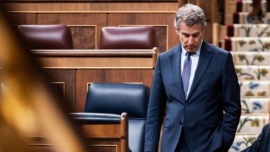 Vox acerca posturas con el PP en Extremadura mientras aviva el conflicto con Feijóo