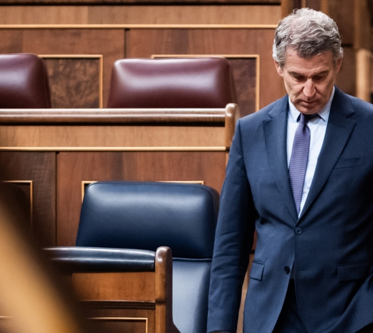 Vox acerca posturas con el PP en Extremadura mientras aviva el conflicto con Feijóo