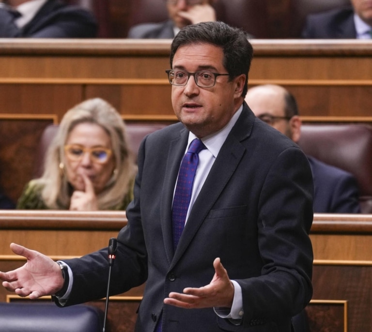 Los empleados del Estado trabajarán 35 horas semanales desde abril