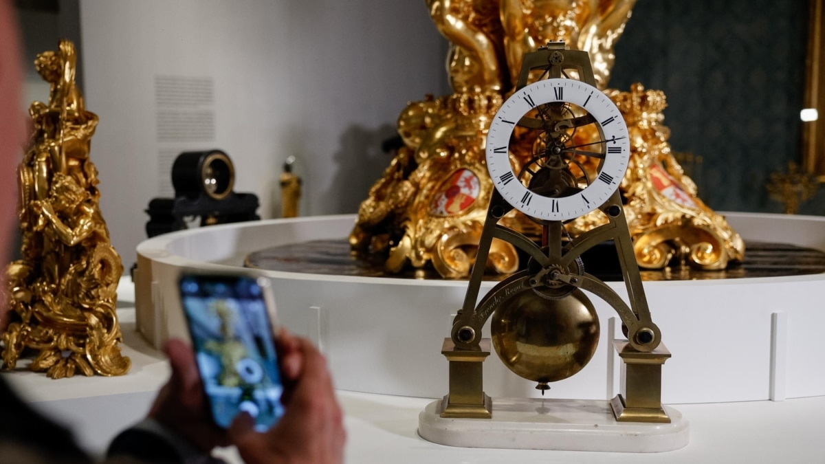Algunos de los relojes expuestos en 'La precisión del tiempo, en la Galería de Colecciones Reales.