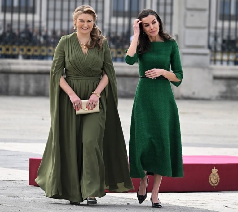De ARCO al Palacio Real sin cambiar de vestido: la jornada de Letizia y Felipe, en imágenes