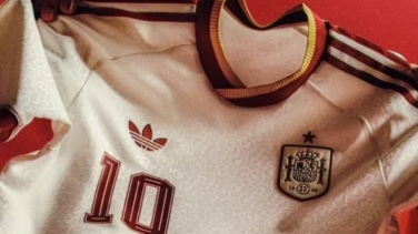 Todas las referencias ocultas en la segunda equipación de España para el Mundial 2026