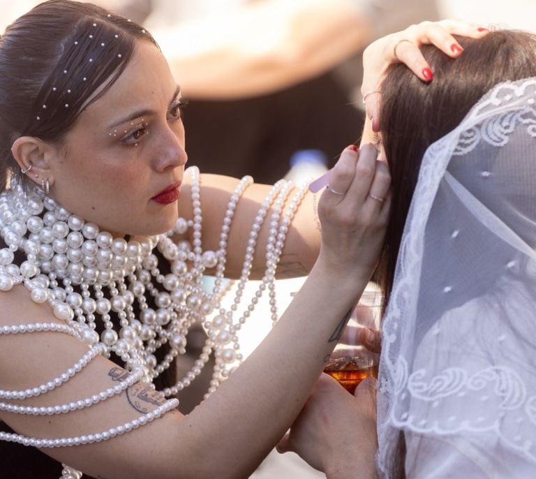 Conciliando a Rosalía con la Semana Santa: la previa de su primer concierto en Madrid, en imágenes