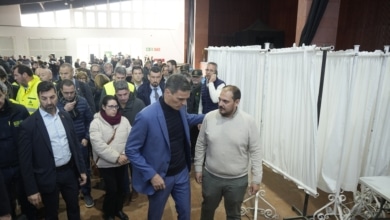 Sánchez pasa del homenaje de Estado a un minuto de silencio por las víctimas de Adamuz