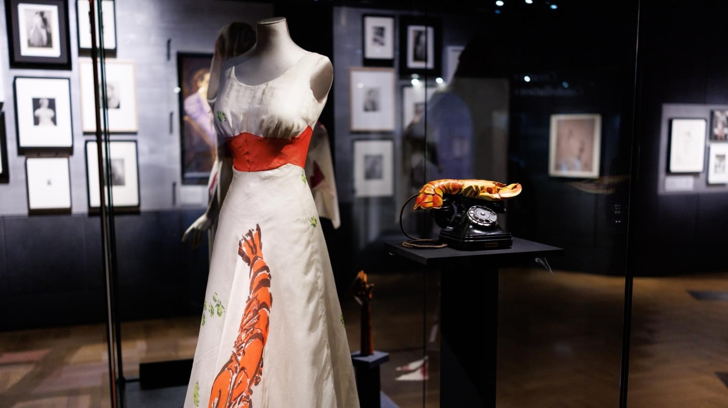 Schiaparelli, la modista amiga de Dalí que se codeaba con Coco Chanel