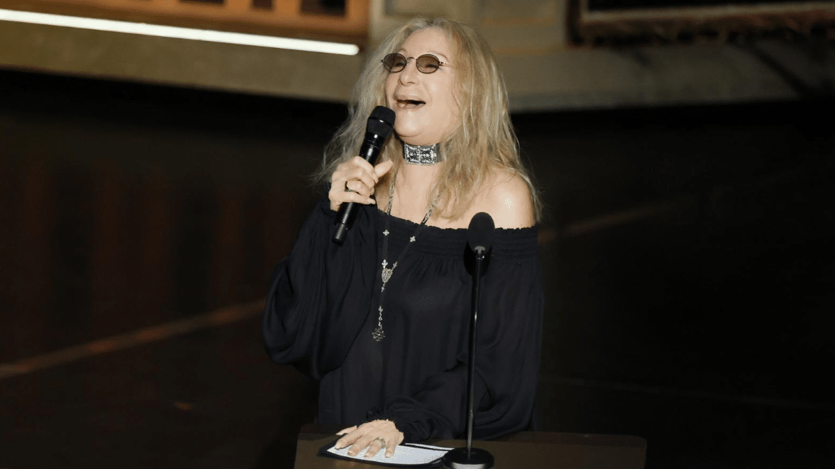 Barbra Streisand durante el homenaje a Robert Redford durante los Oscar 2026.