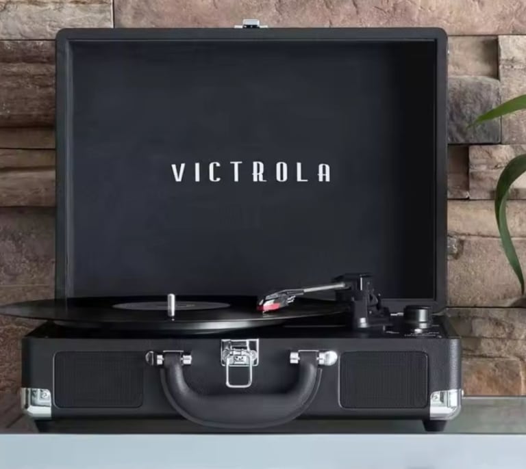 Los tocadiscos están en su 'prime' este 2026: por qué ha vuelto la moda de comprar vinilos