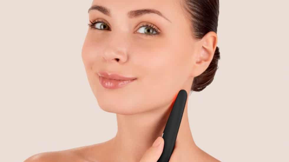 El 'antes y el después' que buscas en tu piel comienza con este dispositivo: aporta firmeza y tonifica el rostro en casa