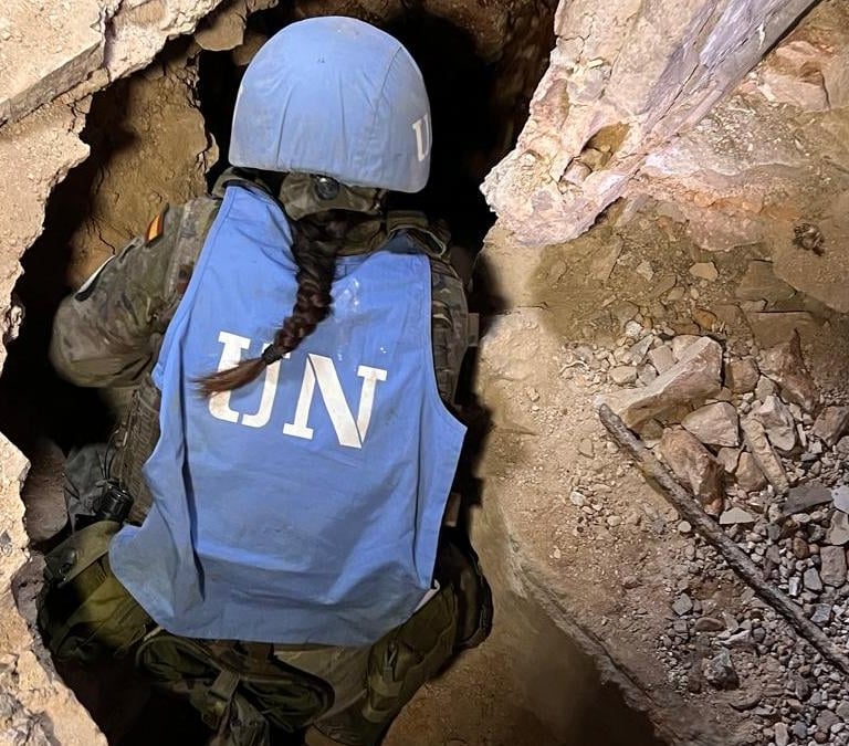 "Un proyectil" impacta en una de las bases de la ONU en Líbano y obligan a refugiarse a los cascos azules