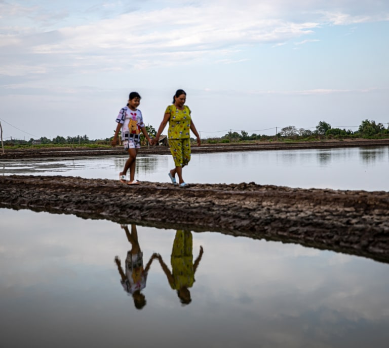 Saciar la sed y lavarse: por qué el acceso al agua afecta de forma distinta a hombres y mujeres