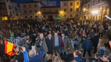 Un 20% del voto en Castilla y León: el hito que busca Abascal para aplacar la presión del PP y de los purgados de Vox