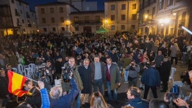 Un 20% del voto en Castilla y León: el hito que busca Abascal para aplacar la presión del PP y de los purgados de Vox