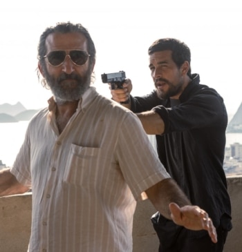 Imagen de la película con Luis Zahera y Mario Casas