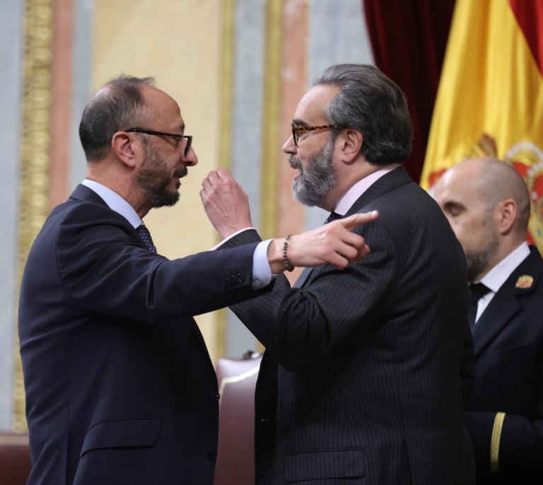 Expulsado un diputado de Vox tras encararse con una letrada y con el vicepresidente del Congreso