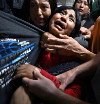 ‘Separados por el ICE’, la política migratoria de Trump Foto del Año [...]