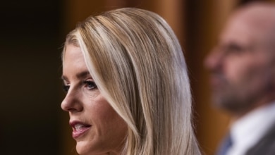 Trump destituye a la fiscal general de EEUU, Pam Bondi